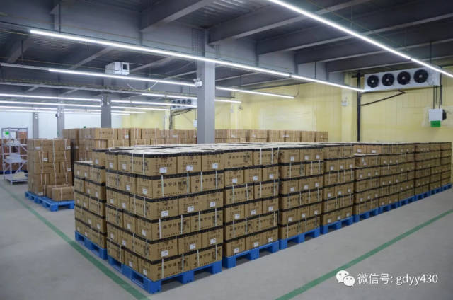 公司药品仓库按照gsp规定备了发电机组做为备用电源:有1台16千瓦开普