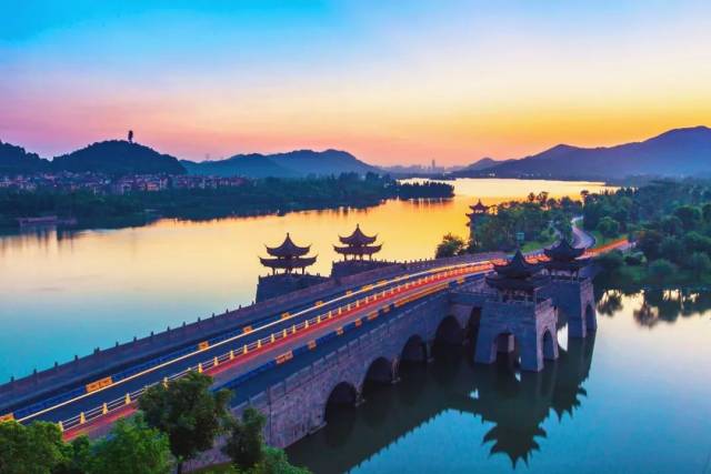 萧山旅游局供图《湘湖晨曦》@华飞红/摄