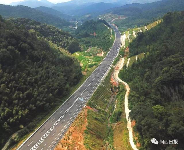 厦蓉高速仙岭隧道漳州方向新的下行线航拍