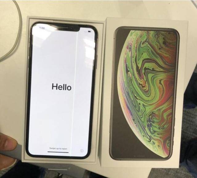 新机一开就有亮线?iphone xs max用户哭笑不得