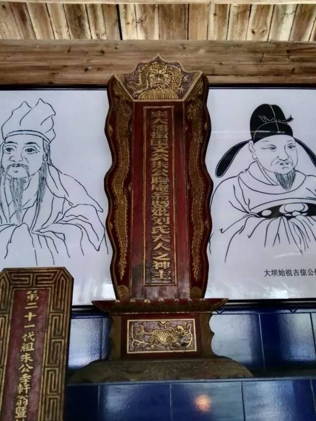 申伯公,号梅荘,行千九.