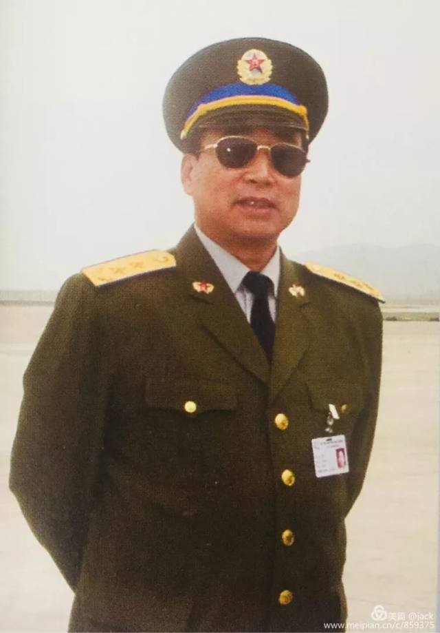 西海岸新区走出去的蓝天雄鹰——记空军中将李永金