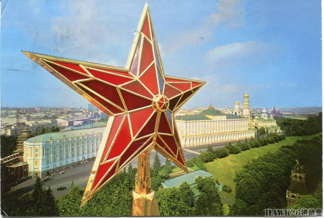 纵观整个苏联和俄罗斯历史,这些红五角星只有两次熄灭.