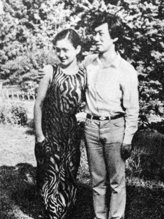 林芳兵与李凌育有一子,一家三口生活十分美满.