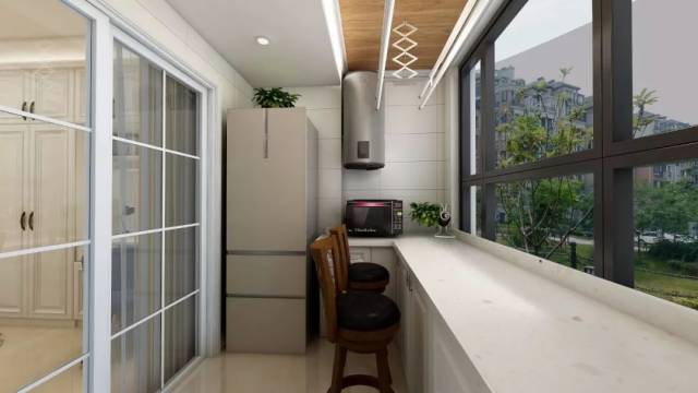 阳台的另一边冰箱和热水器以及小家电放置.