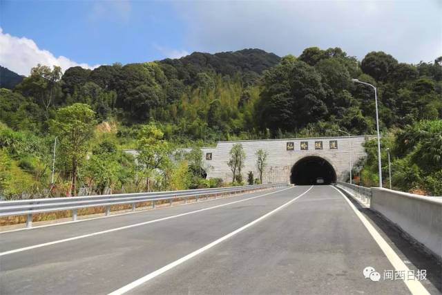 摆脱事故多发的"魔鬼路段 厦蓉高速仙岭(漳州)至适中段(龙岩)国庆