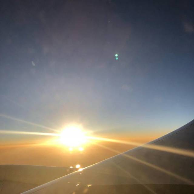飞机上观看日出全过程.小啵给大家分享自己看到的美景