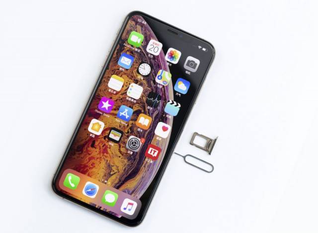 2,双卡双待是iphone xs max的拿手戏,作为一个双卡持有者,估计这是最