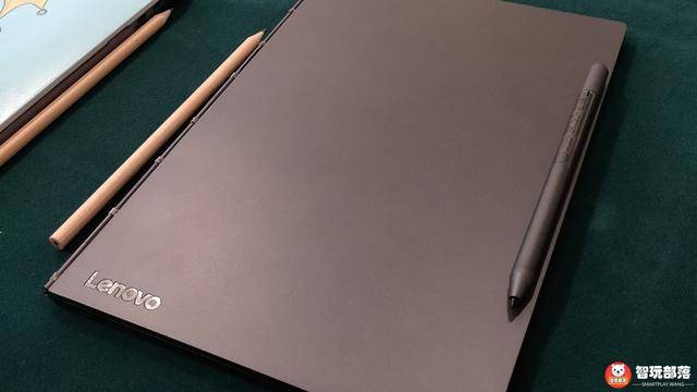 yoga book 2在性能方面绝对是大幅度升级,联想为其配备intel core m3