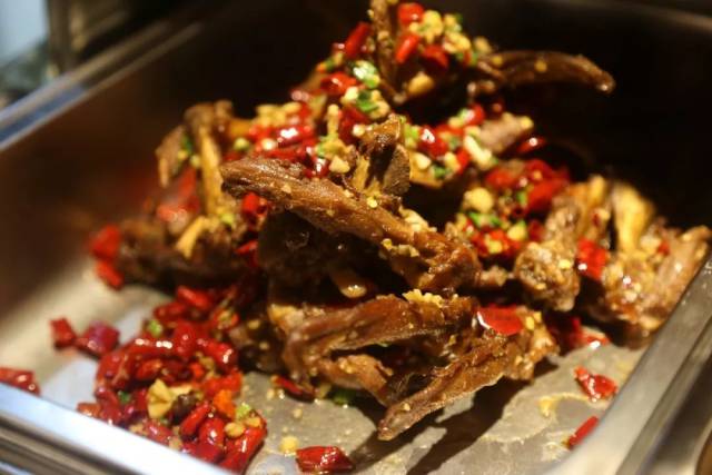 香辣鸭架