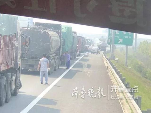 交通事故致德上高速聊城境内莘县路段大堵车!注意绕行
