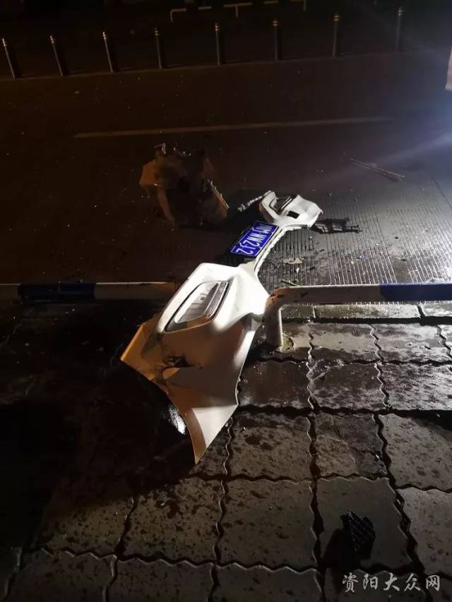 往人民医院方向走一百米,晚上11点左右,一名女司机突发车祸,司机撞飞