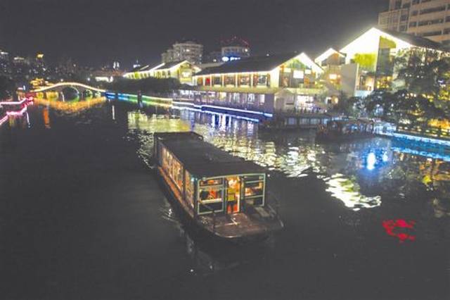 打好时尚这张牌,展现包容大气  市民杨先生夜游时说,几年没来南塘河