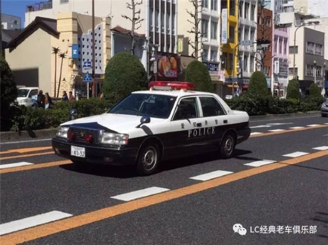 日本的警车长什么样?