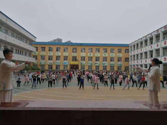 王西安太极养生八式走进校园-鲁山站