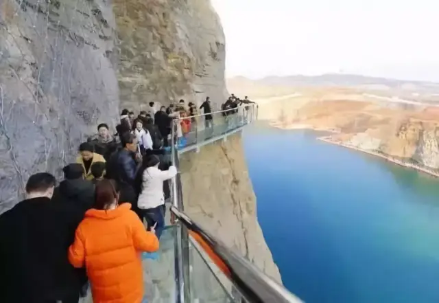 △夫子山玻璃栈道