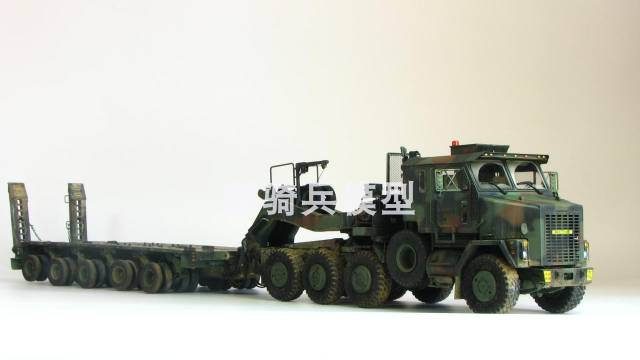 小号手 85502 1/35 m1070重型装备运输车以及m1000半拖