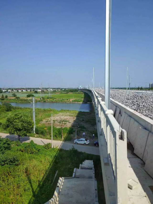 在主城区东北部设常熟站 并在支塘与董浜交界处预留常熟东站设站条件