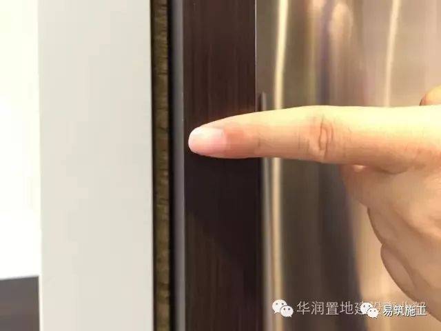 推拉门一般采用明装悬挂式,既减少了墙体的厚度,又便于后期维修.
