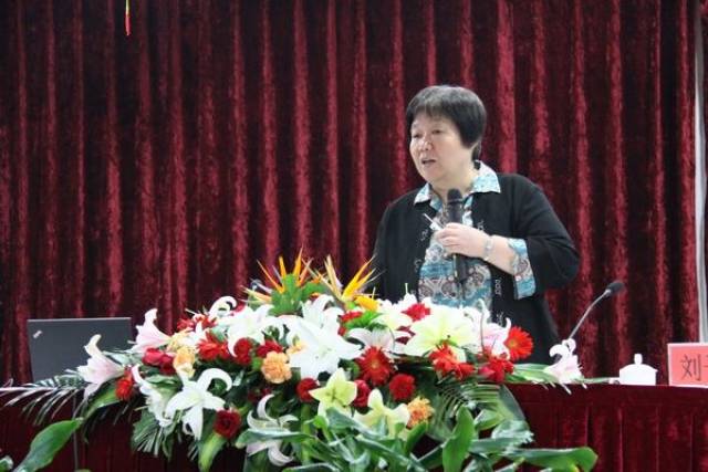 宏观经济学是使用总量分析方法_宏观经济学图片