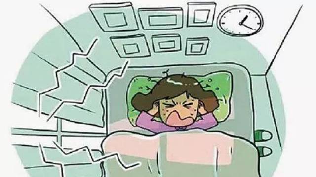 【大靖江】莲沁苑一老太深夜发出恐怖噪音,周边居民不