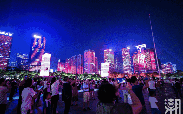 展示出这座城市的活力,现代化,科技 难以想象这座城市的夜景 也可以