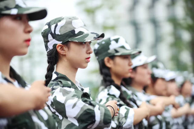 高校· 帮 | 浙江19所高校军训现场照来袭,没想到,小哥哥小姐姐们更白