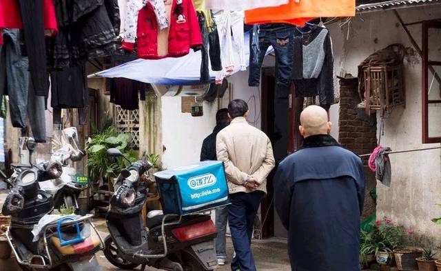 美团又曝黑心外卖?“三无”外卖花1200元轻松上线,你还敢吃吗?