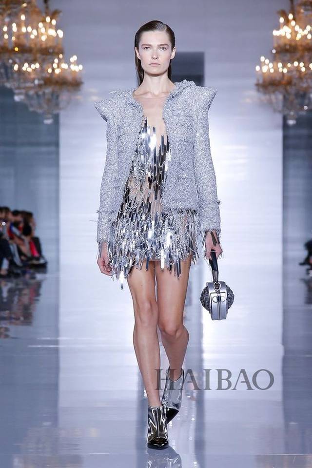 巴尔曼 (balmain) 2019春夏女装秀,海报网带你亲临巴黎时装周