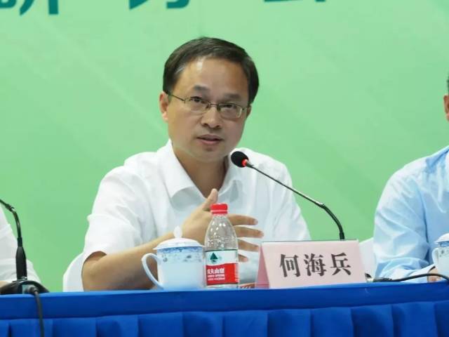 党校,上海行政学院社会学教研部副主任,城市社会研究所副所长何海兵