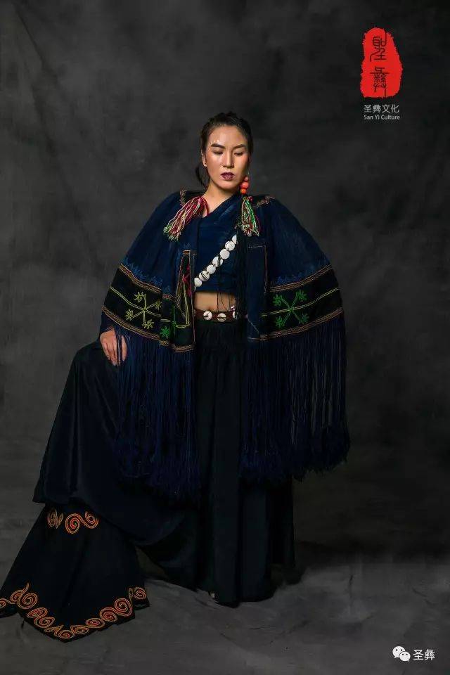 彝族女生拍的武士照写真集,太美了(多图)
