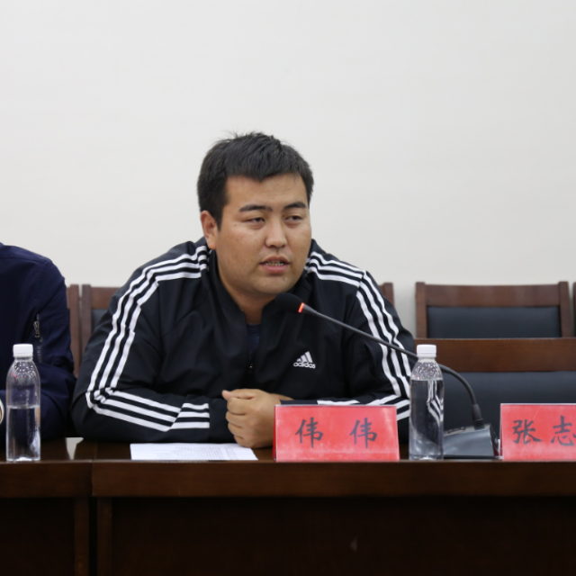 市六届青联委员,阿鲁科尔沁旗团委副书记伟伟发言交流