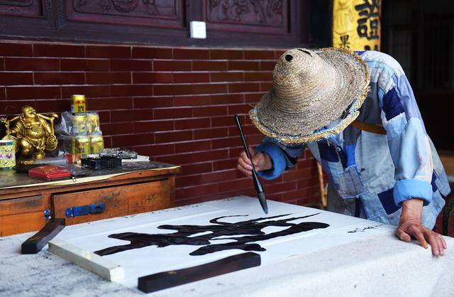 四川绵阳的罗汉寺有一个奇人老法师 一个98岁的果清大