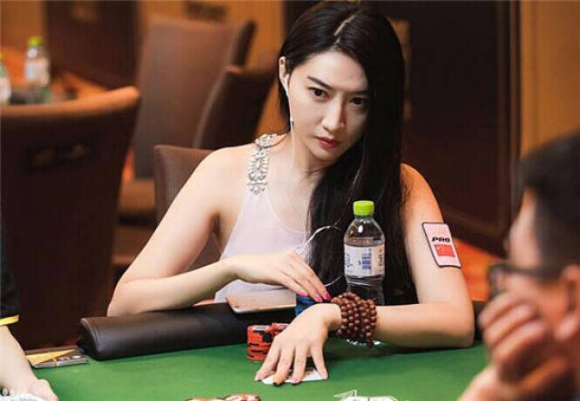 中国三大美女赌神,最小的还在985读大二,赢一场够交十