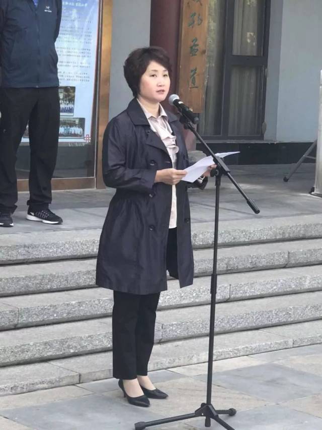天津市文化发展中心副书记副主任张丽娟讲话并介绍展览情况