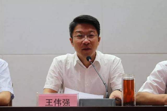 遥观镇镇长王伟强 遥观镇全面贯彻落实党的十九大精神,始终情系困难