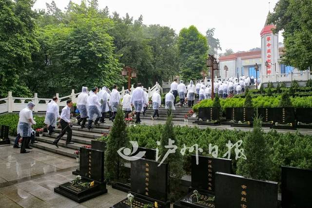 缅怀先烈,不负英魂丨今早,泸州烈士陵园内这场活动令人动容
