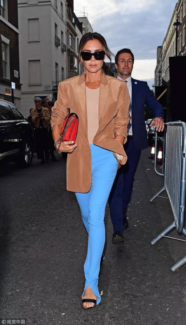 铅笔裤开个衩,才是今秋流行的样子