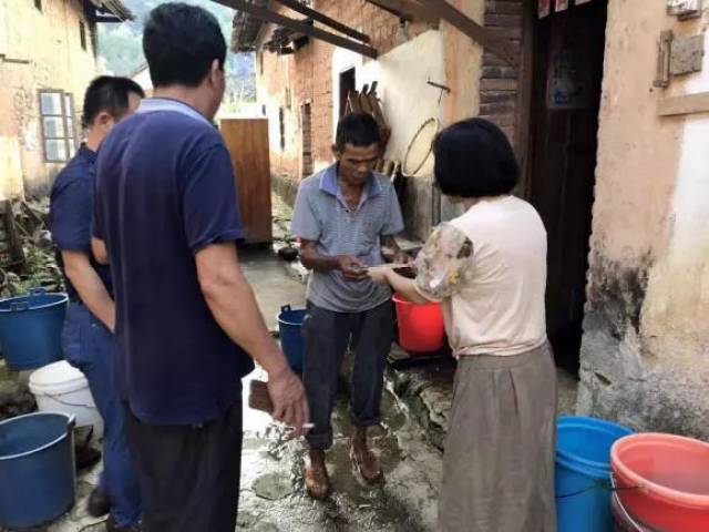 【要闻速递】余爱国：提高老干部的服务水平，保障其政治和生活待遇