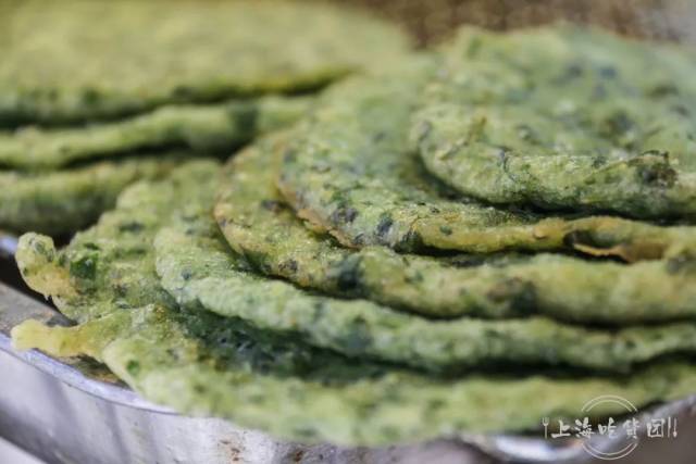 草头塌塌饼 吃过咸的总想吃点甜的, 一份在市区吃不到的草头塌饼就是