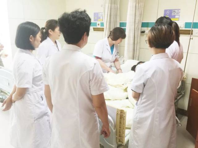 李颖艳 宫腹腔镜专家 ● 妇产科 副主任医师  ● 不孕不育,生殖内