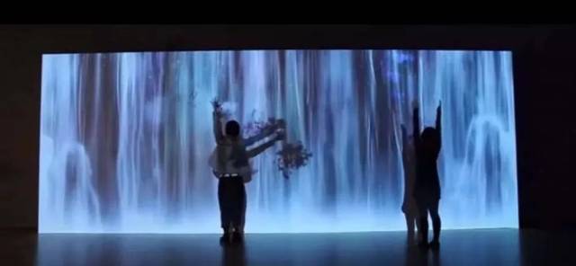 一种全新的空气成像设备,雾幕投影「3D视界」