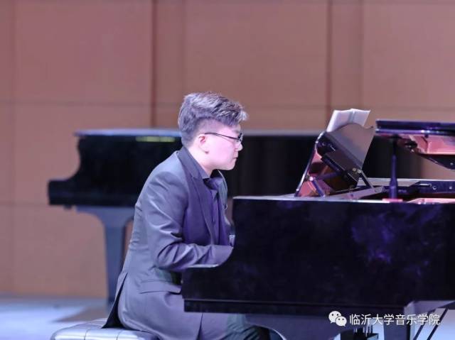 《越人歌》 在陈昊老师的钢琴伴奏下, 刘艺潼同学唱出了