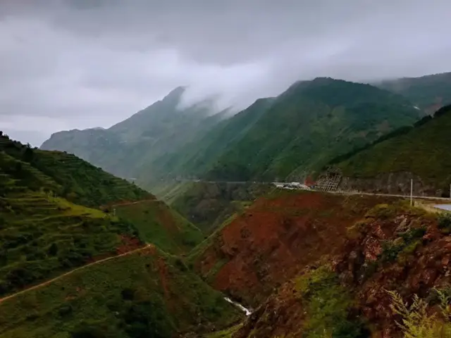 day27l跑过抢渡金沙江的红色土地