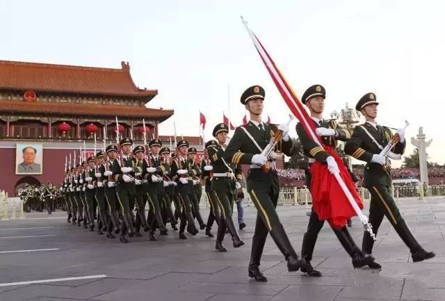 2009年国庆阅兵完整版,60周年大阅兵全过程 2009年国庆阅兵式上,新武器,新装备,新方队,以恢宏,磅礴之势,再度震惊