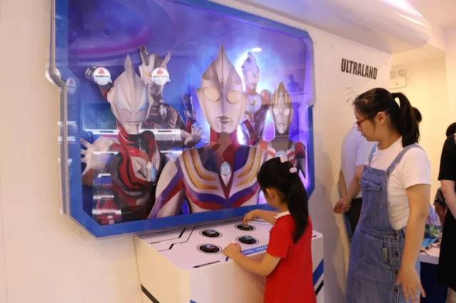 来奥特基地感受一下被光之能量包围的体验