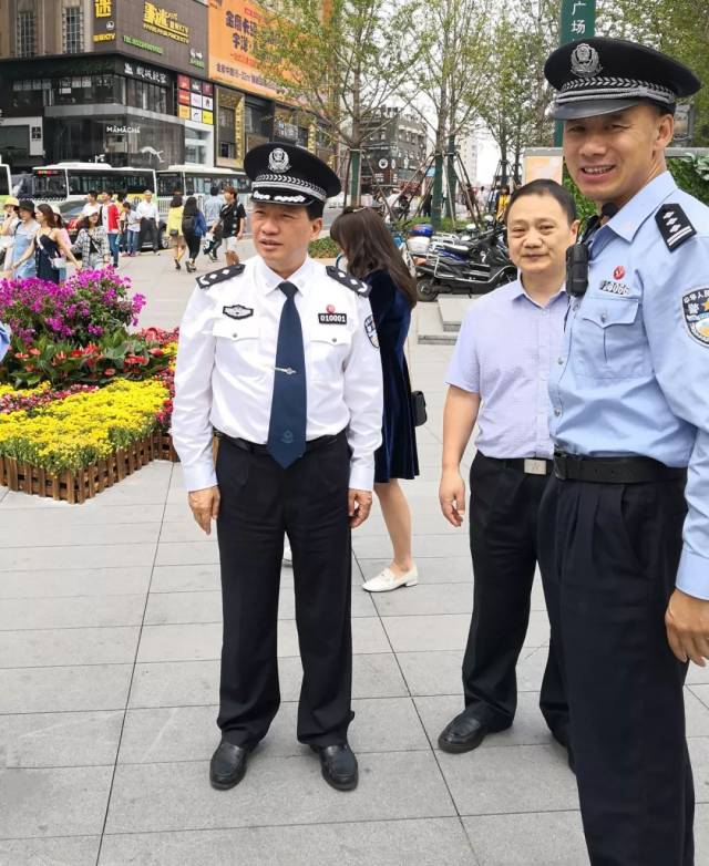 长沙市副市长,市公安局党委书记,局长唐向阳在街面督导检查巡逻执勤