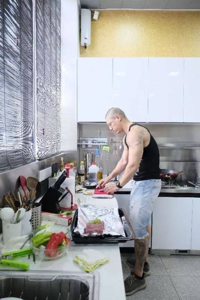 看我蒋画:艺术家蒋友柏的"完全变态"