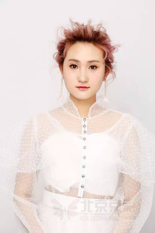 2018简单实用的短发新娘盘发教程,2分钟教你