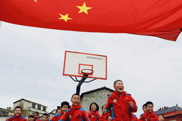 有一种信仰,叫我爱你中国.今天,恩施这群孩子刷爆了朋友圈